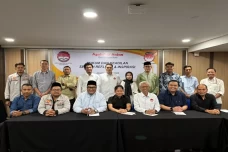 Gelar Ngabuburit Hukum,...