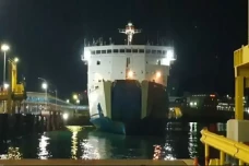 Fasilitas Dermaga Terbatas,...