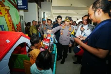 Tinjau Stasiun Surabaya...