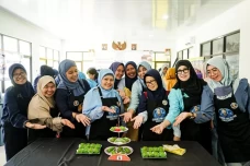 Latih Kaum Ibu Bikin...