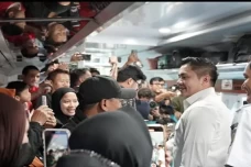 Seskab Tinjau Layanan...