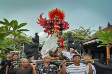Rayakan Nyepi, Warga...