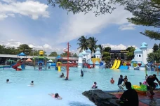 Sensasi Waterpark Kota...