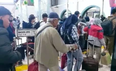 Masih Banyak Warga Pergi...