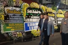 Kenang Juwono Sudarnoso,...