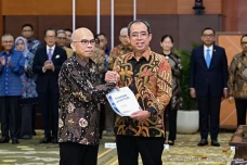 Robert Marbun Jabat...