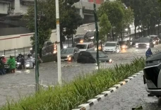 Banjir Rendam Kawasan...