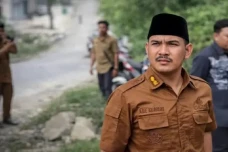 KPK Geledah Rumah Anggota...