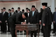 Menpora Lantik Gustri...