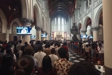 Misa Minggu Paskah di...