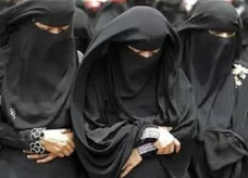 Hukum Salat Memakai...