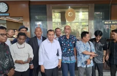 Bawa Bukti Putusan MK,...