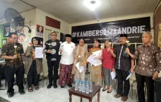 Istri Munir, Halida...