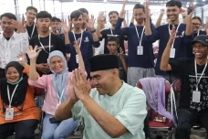 Kebahagiaan Karyawan...