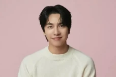 Lee Seung Gi Putus Kontrak...