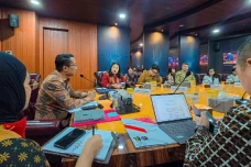 Bertemu Menteri Hukum,...