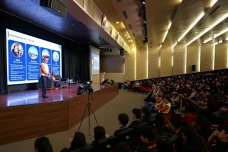 560 Mahasiswa Binus...
