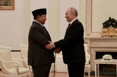 Prabowo Bertemu Putin,...