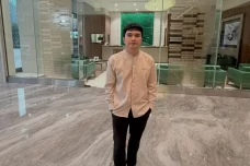 HP Aldi Taher Ngehang...