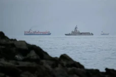 AS Ancam Blokir Selat...