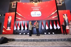 bank bjb Raih Penghargaan...