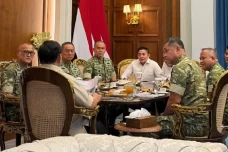 Prabowo Bertemu KSAD,...
