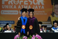 Tak Sekadar Kebaya,...