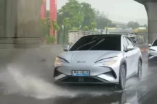 Ironi Pajak Mobil Listrik,...