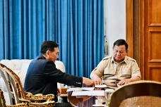 Prabowo dan Luhut Bertemu...