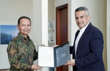 Kasum TNI Terima Penghargaan...