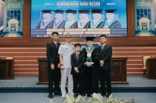 Dulu Wartawan Kini Dekan,...