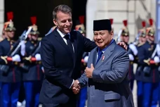 Prabowo Dijadwalkan...