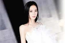 Jisoo BLACKPINK Sabet...
