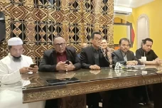 Roy Suryo Cs Kembali...