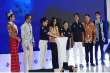 Ribuan Pengunjung Serbu...