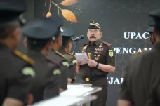 Jaksa Agung Lantik 14...