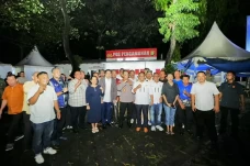 Seskab Teddy dan Kapolri...