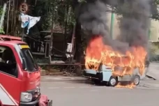 Sopir Angkot yang Bakar...