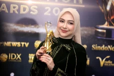 Raih Penghargaan Women’s...