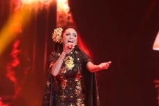 Krisdayanti Dapat Penghargaan...
