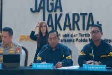 Polisi Buru Donatur...