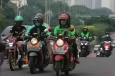 Prabowo Pangkas Komisi...