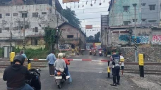 Perlintasan Ampera Bekasi...