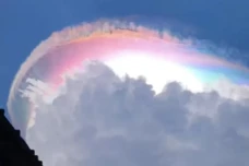 Fenomena Awan Pelangi...