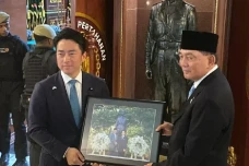 Kerja Sama Pertahanan...