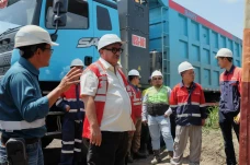Melalui Hybrid Truck...
