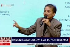 Roy Suryo Tampilkan...