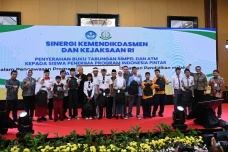Kemendikdasmen Gandeng...
