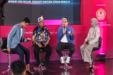 Teknologi AI Permudah...