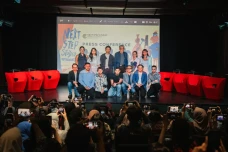 Film Pendek Reza Rahadian...
